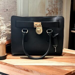 Michael Kors Tote in black